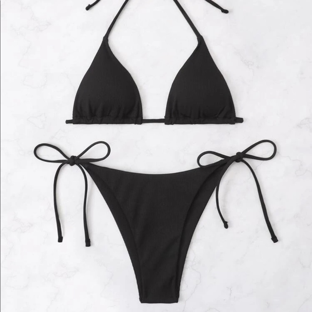 Black bikini